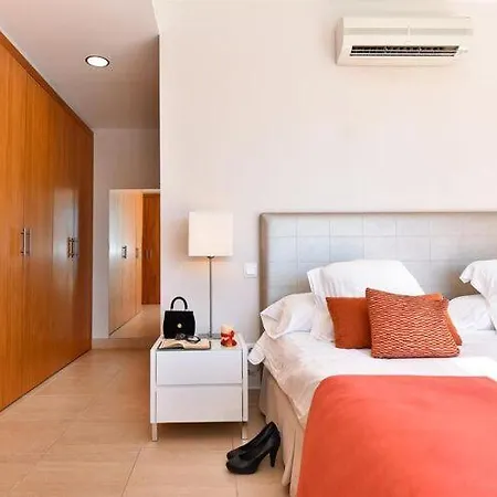 Home, Otel